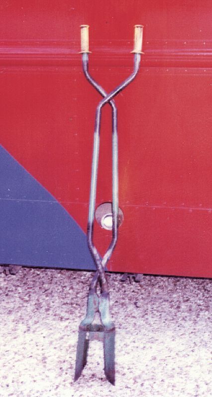Reverse post on sale hole digger