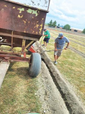 FARM SHOW Magazine - The BEST stories about Made-It-Myself Shop Inventions,  Farming and Gardening Tips, Time-saving Tricks & the Best Farm Shop Hacks,  DIY Farm Projects, Tips on Boosting your farm income