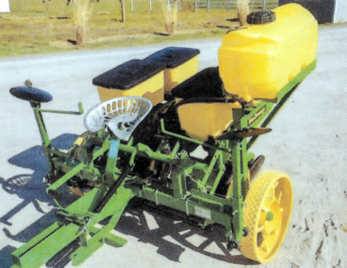 Small Planters Equipped With Lever Lift System